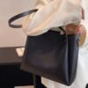 04aa3242-d400-4f43-b32b-87d5b6227e79-Max-Origin.jpg Wide Strap Shoulder Bag