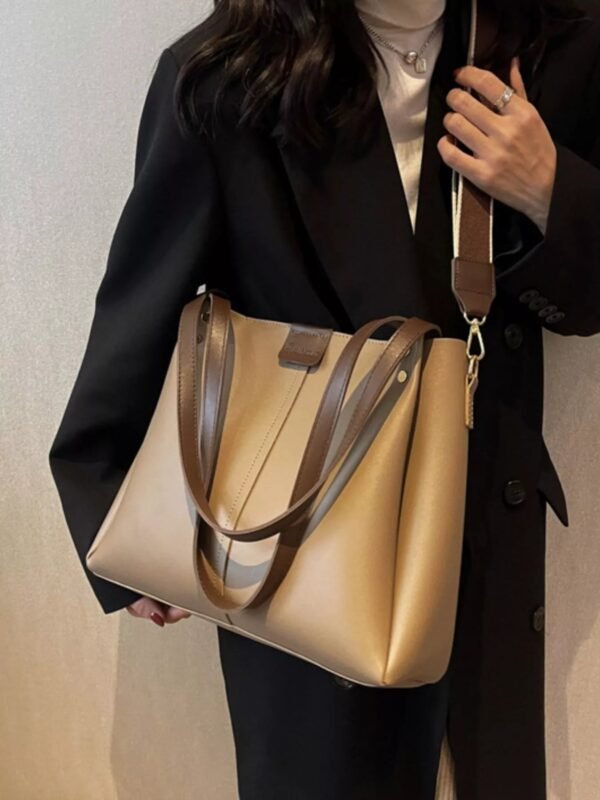 098cd6ca-3e11-42a3-a365-0537df2e2eea-Max-Origin.jpg Wide Strap Shoulder Bag