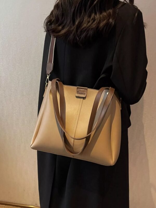 317f2037-765a-40f3-ac97-616adf9cac99-Max-Origin.jpg Wide Strap Shoulder Bag