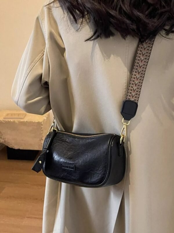 5cdc1d6c-b48c-4990-b735-f38dae50f8e8-Max-Origin.jpg Wide Strap Crossbody Bag