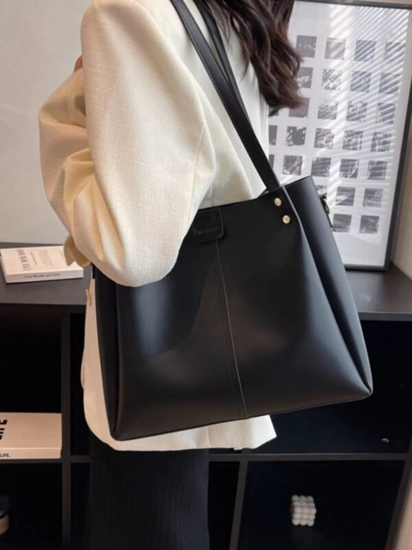 7bc01071-7abf-4d3b-bf6f-67660b8e24c4-Max-Origin.jpg Wide Strap Shoulder Bag