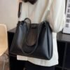 d43f4cf8-3fbd-43c5-9034-e61a8ef622e8-Max-Origin.jpg Wide Strap Shoulder Bag