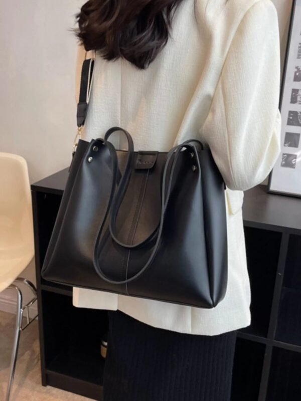 d43f4cf8-3fbd-43c5-9034-e61a8ef622e8-Max-Origin.jpg Wide Strap Shoulder Bag