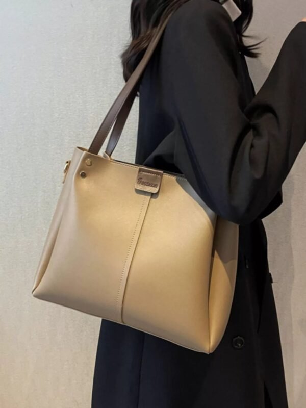 edb08b33-cf18-45fe-8a75-654d90b3d105-Max-Origin.jpg Wide Strap Shoulder Bag