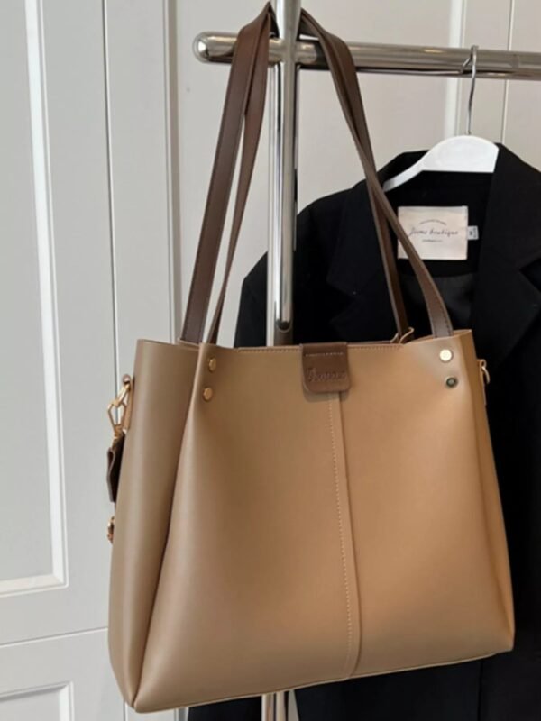 f38b1ee141bd4972b11a093e7f3640e3-Max-Origin.jpg Wide Strap Shoulder Bag